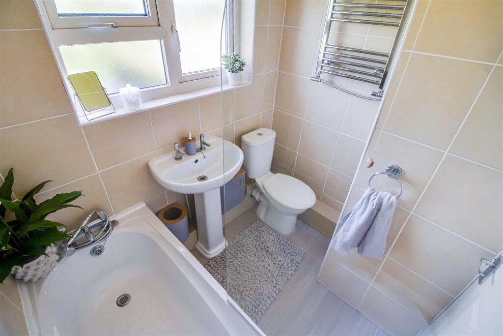 BATHROOM/W.C.