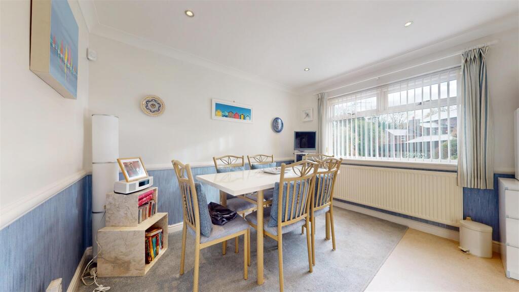 Tern Way, Dining Area