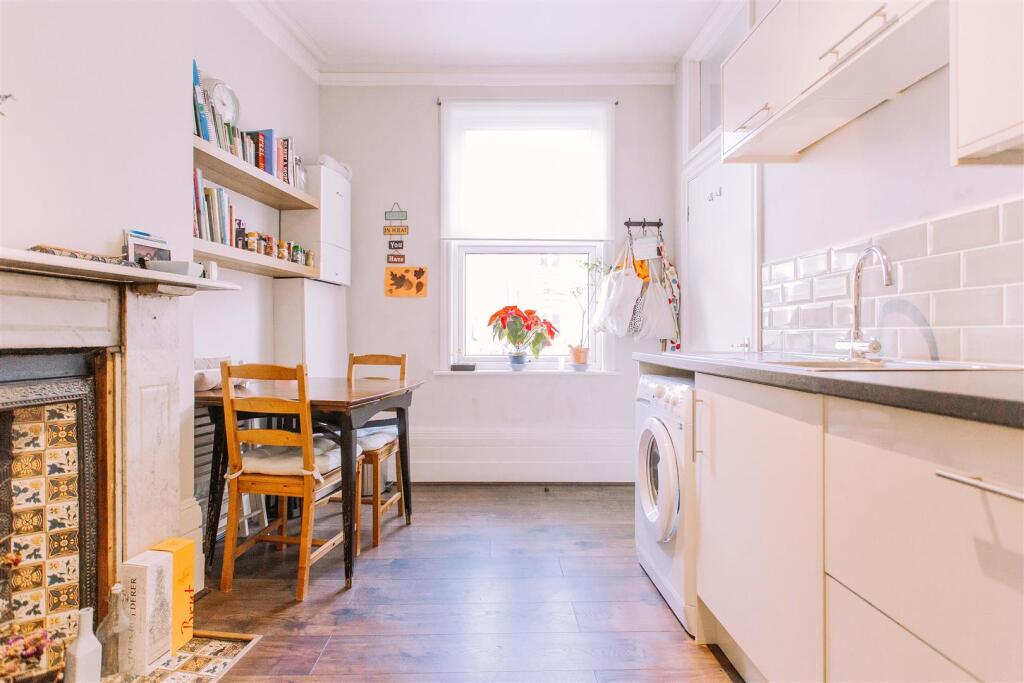 MB_crouch hill_finsbury park_davies davies_13.jpg