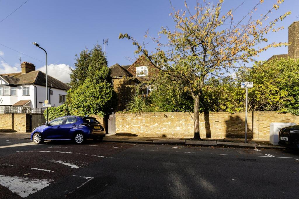 110 Ellesmere Road 32.jpg