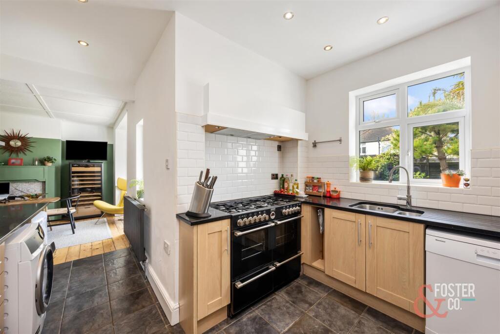 Amesbury Crescent, 4-019.jpg