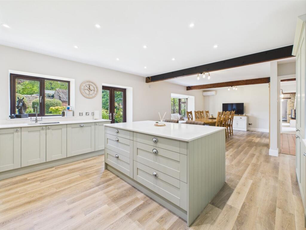 Kitchen/Breakfast Room