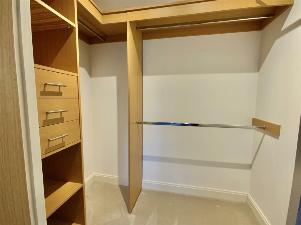 Bedroom 1 - Walk in Wardrobe
