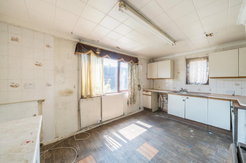 1300866-4-6851cf503f6dc