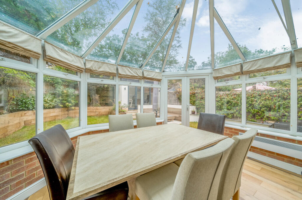 1369771-7-68f0c0f...