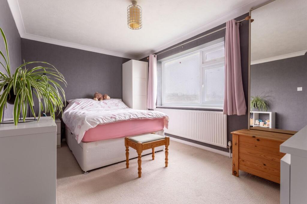 bedroom (1).jpg
