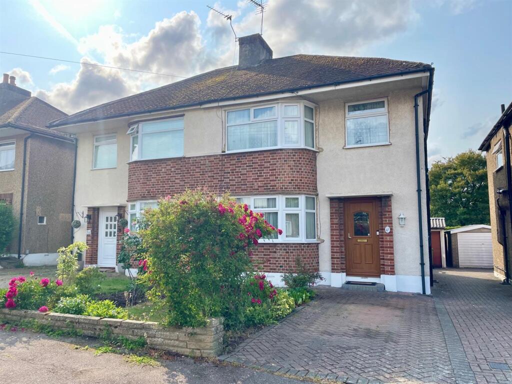 12 Elmscroft Front.jpg