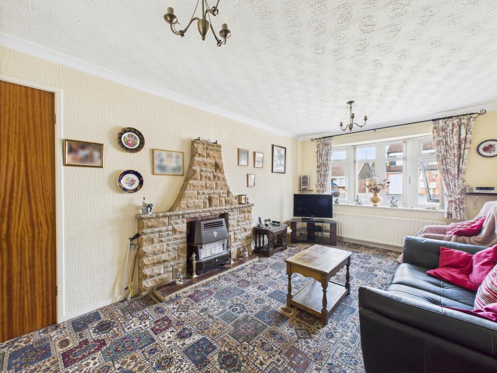 CAM04825G0-PR0100-STILL004