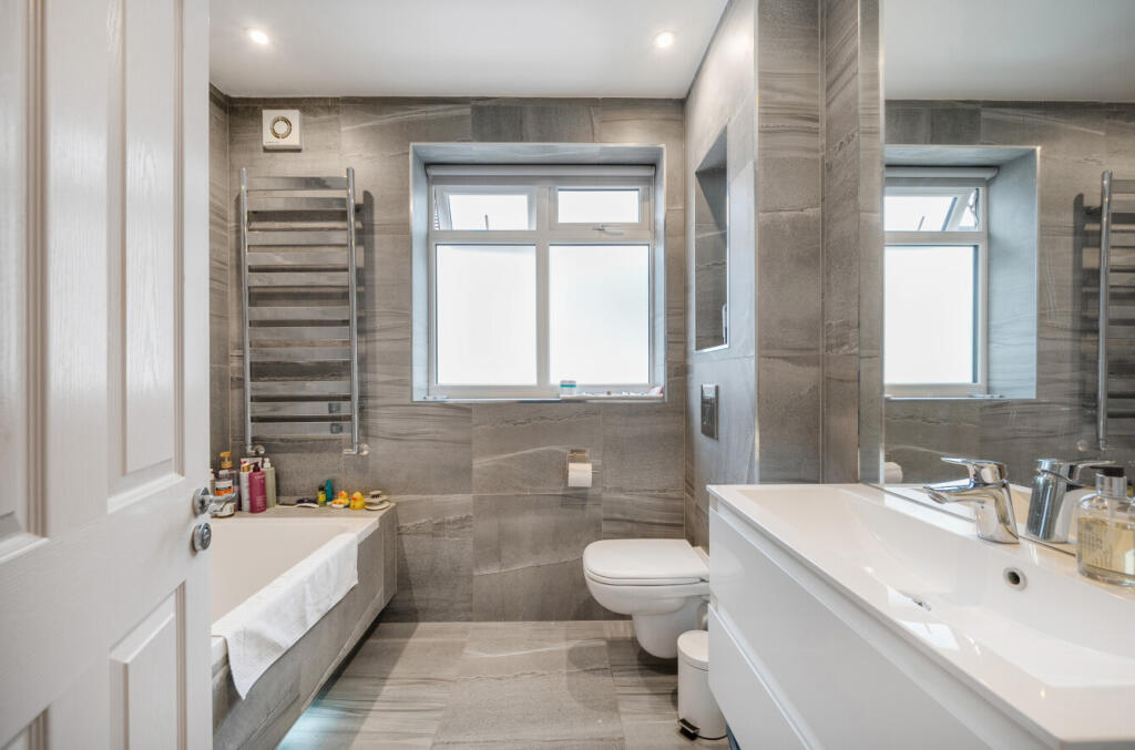 1303198-11-683f05...