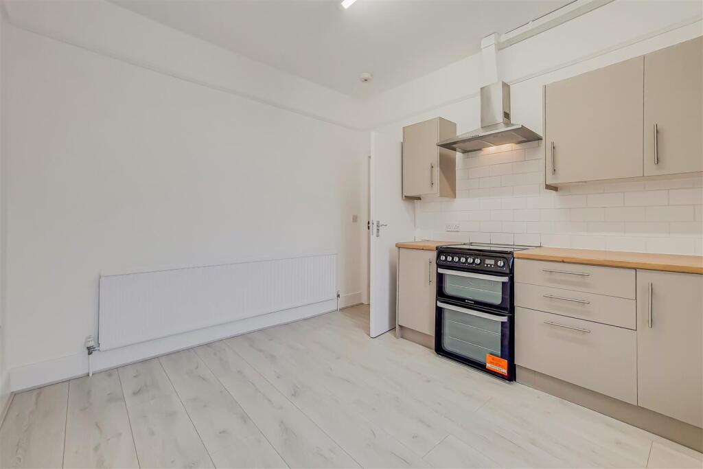 4_Kitchen-0.jpg