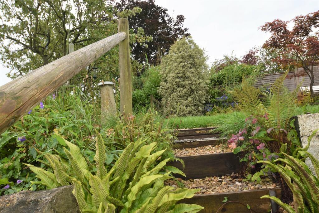 Tiverton, Halberton