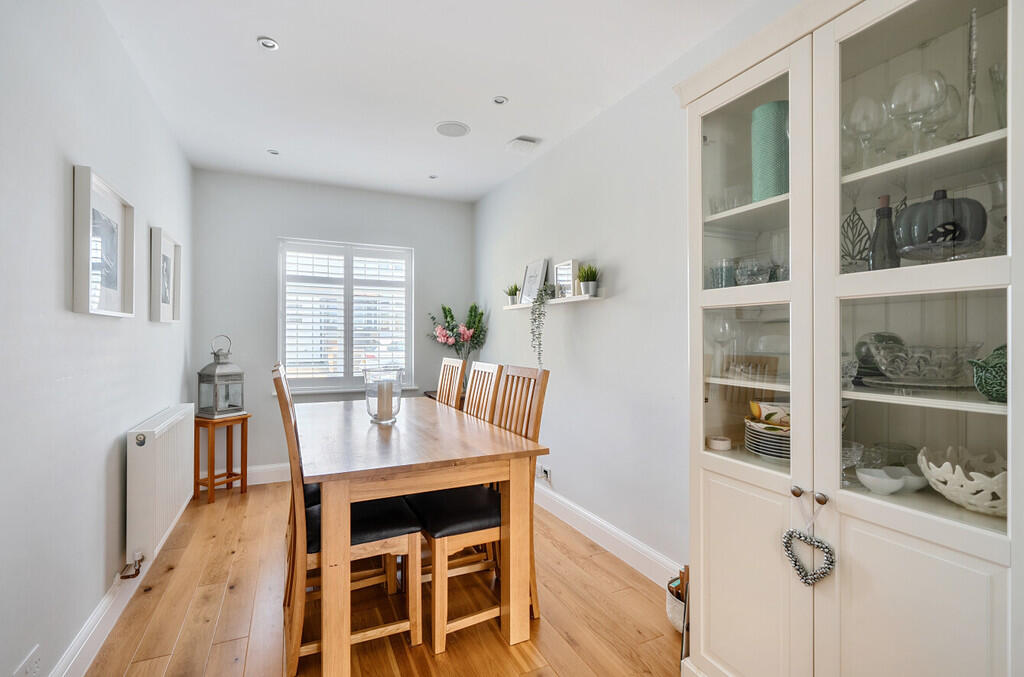 1290471-16-683d9a...