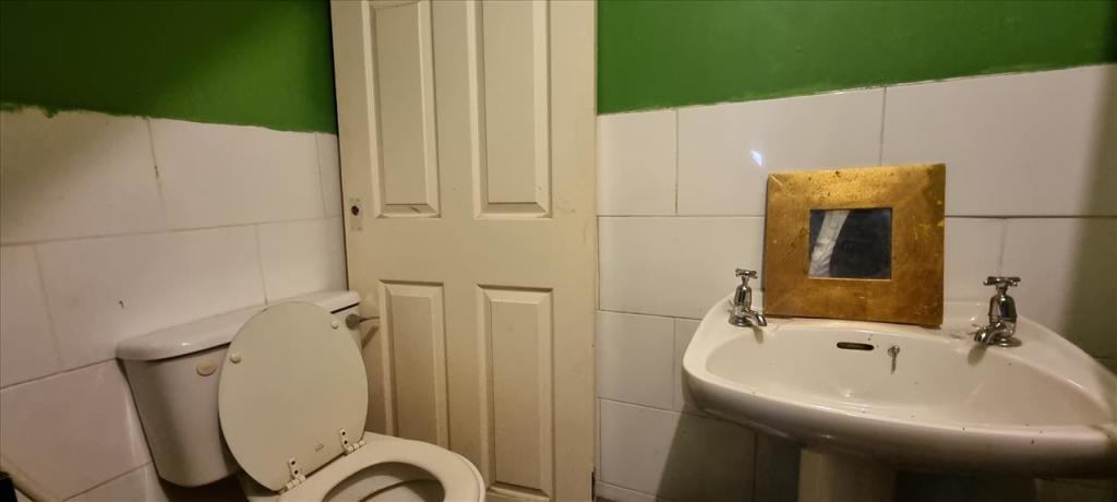 Cloakroom / WC