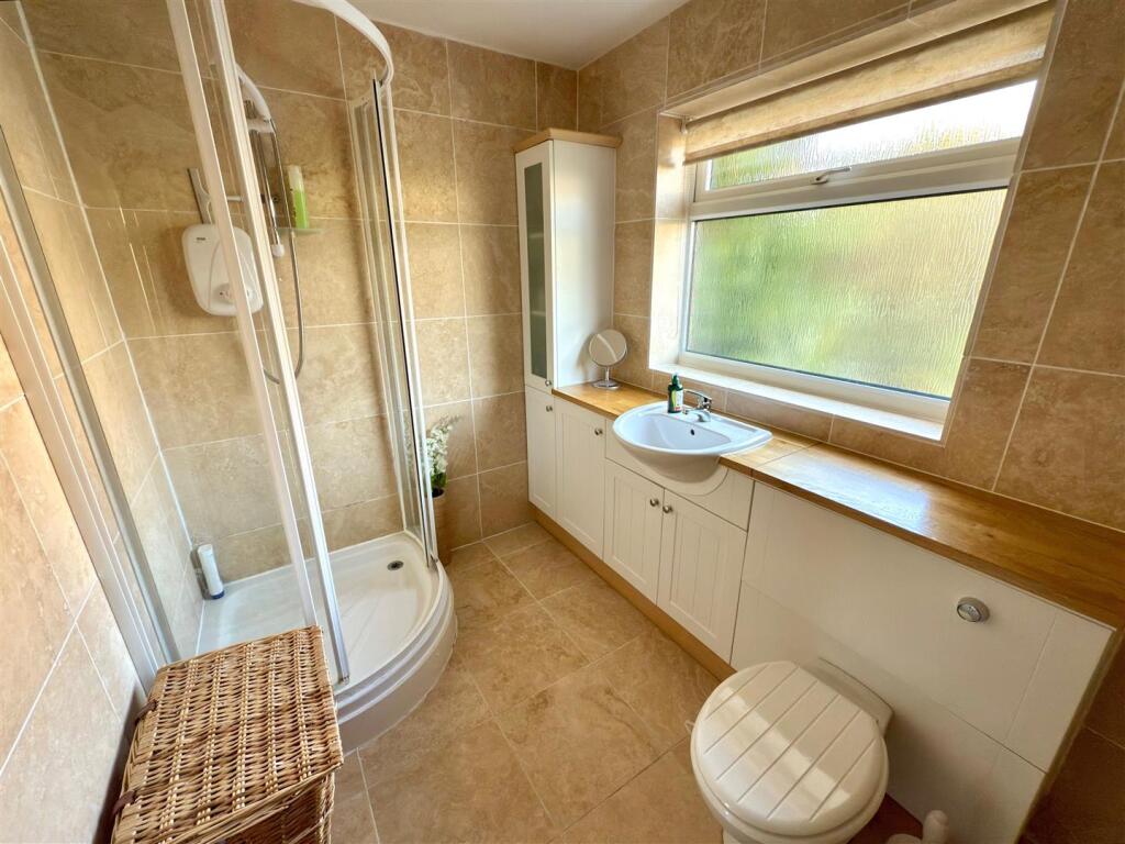 SHOWER GROUND FLOOR.jpg