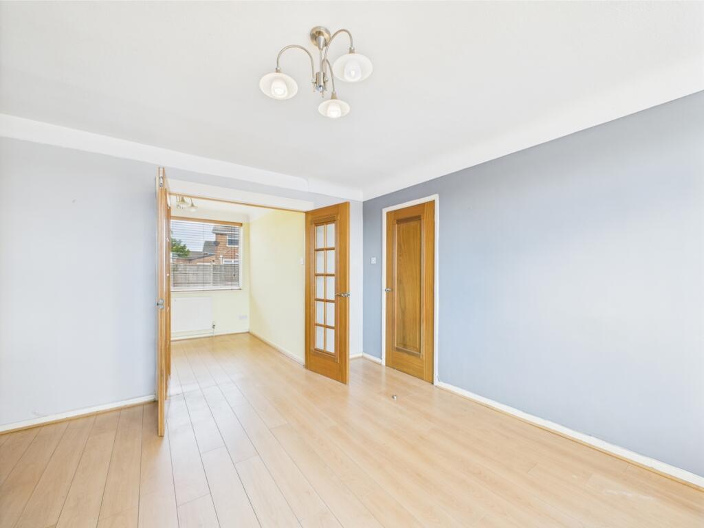 CAM02386G0-PR0129-STILL003