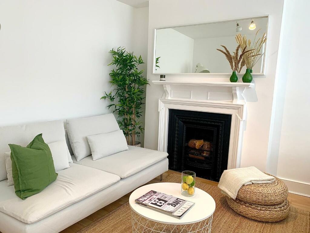 Living Room 3.jpg