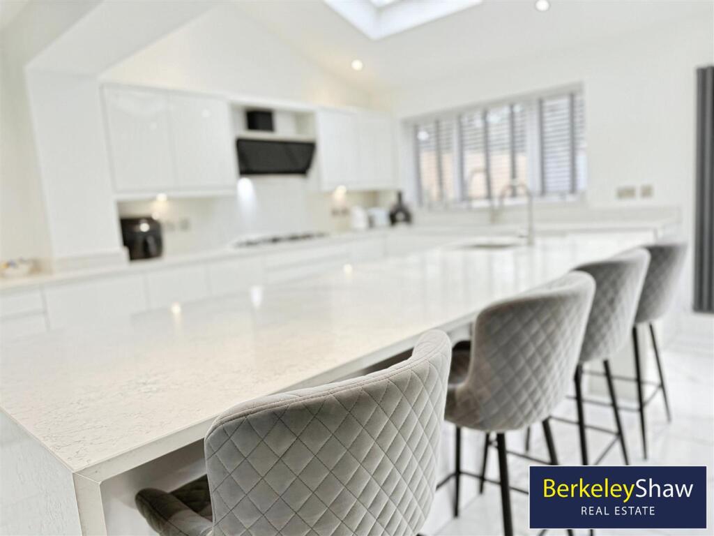 Kitchen breakfast room