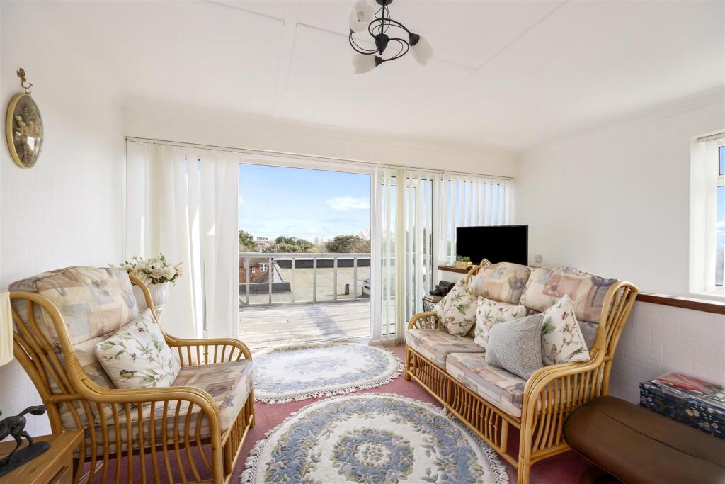 Grand Avenue, Wellington Court 12-029.JPG