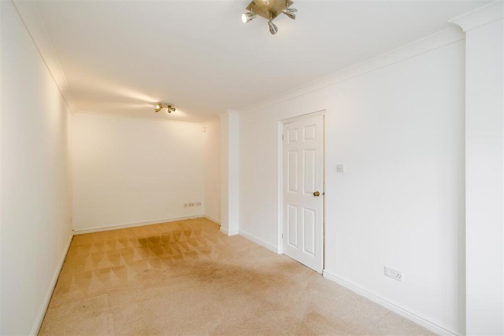 11 Carbis Close-5.jpg