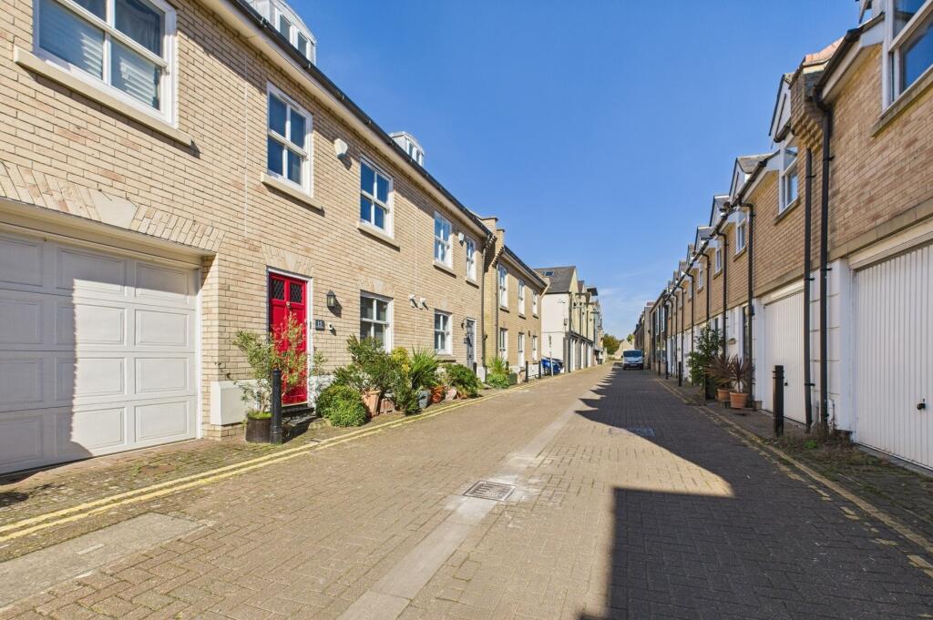 CAM02545G0-PR0344-STILL002