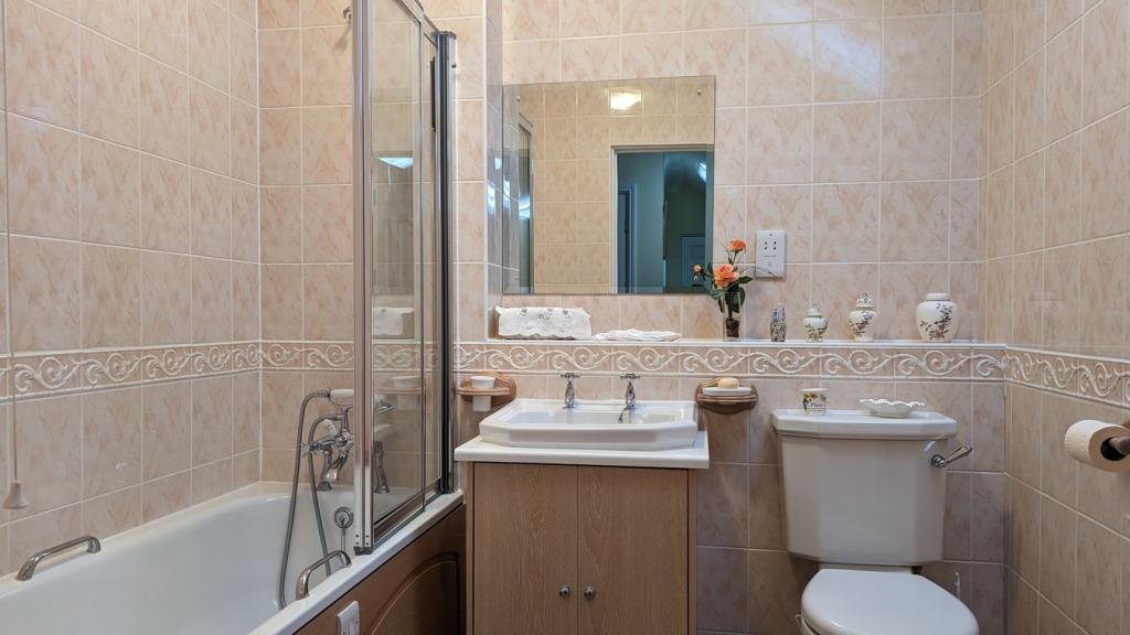 Main bathroom