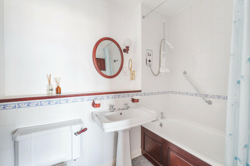 En-Suite Bathroom