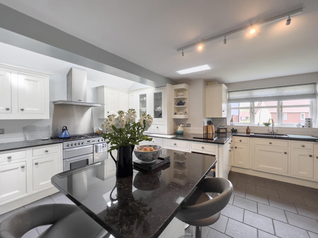Kitchen/Breakfast...