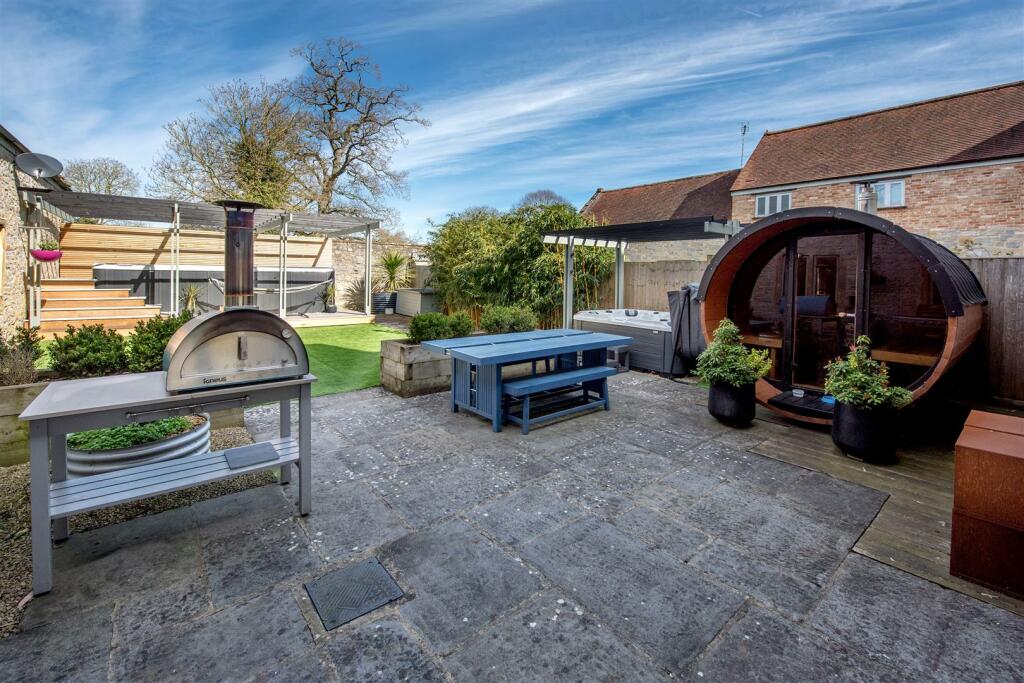 Summer Entertaining Space