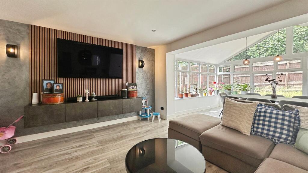 0e392cb6--4635-8A7B-D21908CE913F-16722-0000054FABA