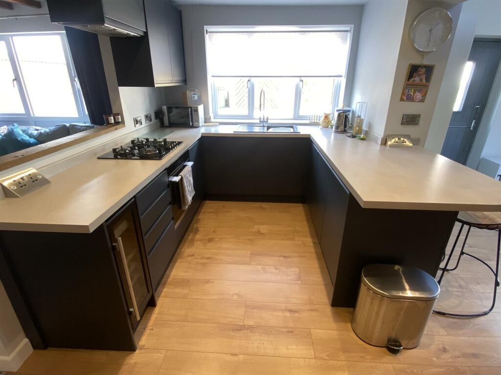 Dining kitchen area