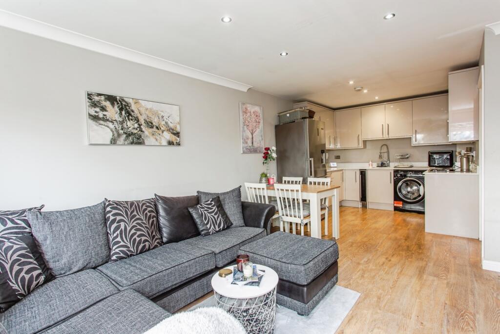 Lounge/Kitchen
