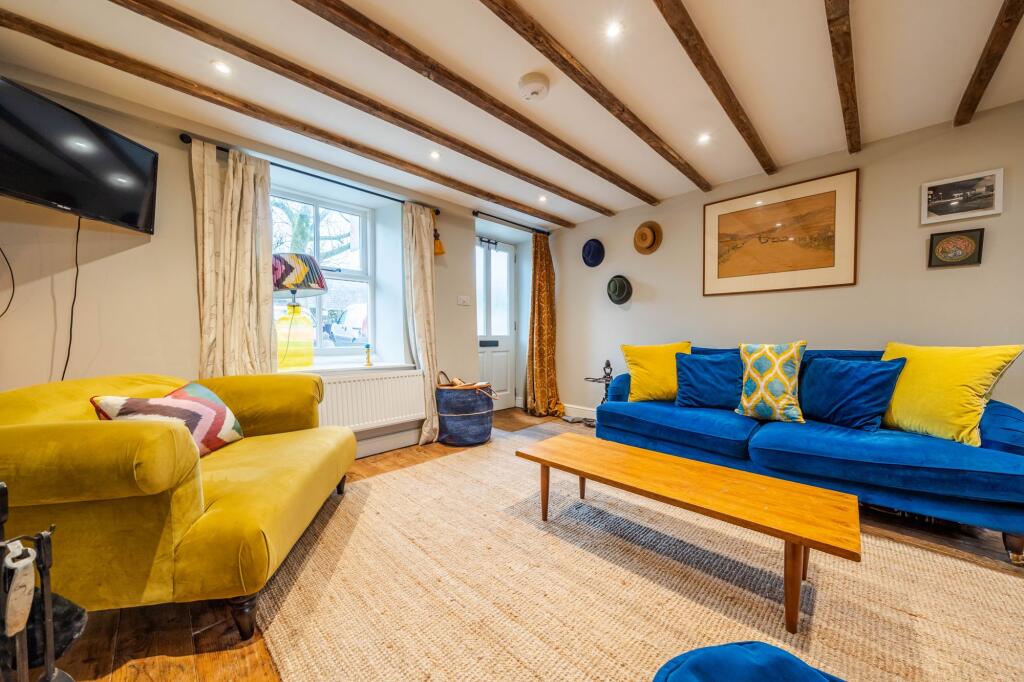 OPEN PLAN LIVING AREA
