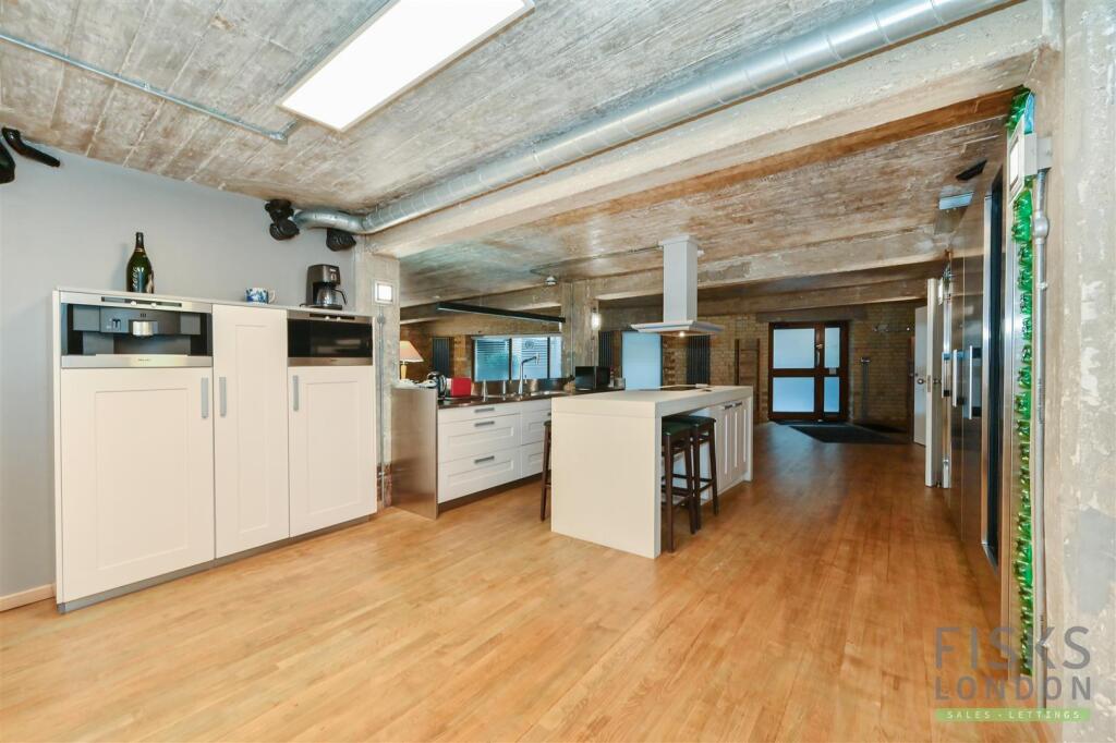 Studio kitchen 2.jpg