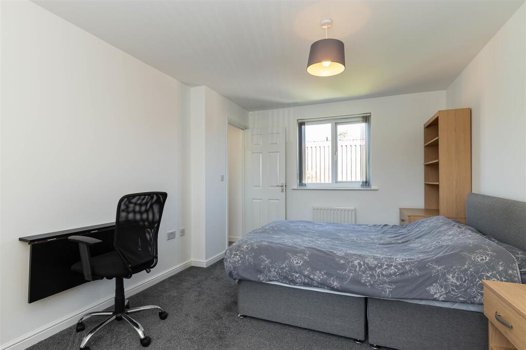 14 Waterlily Close-7.jpg