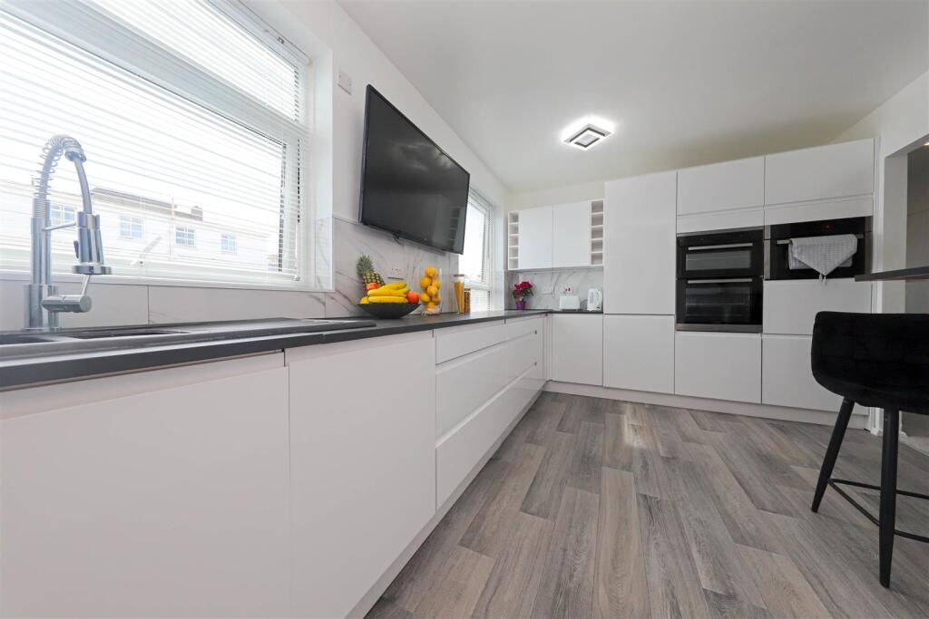nicholas james tavistock kitchen 4.jpg