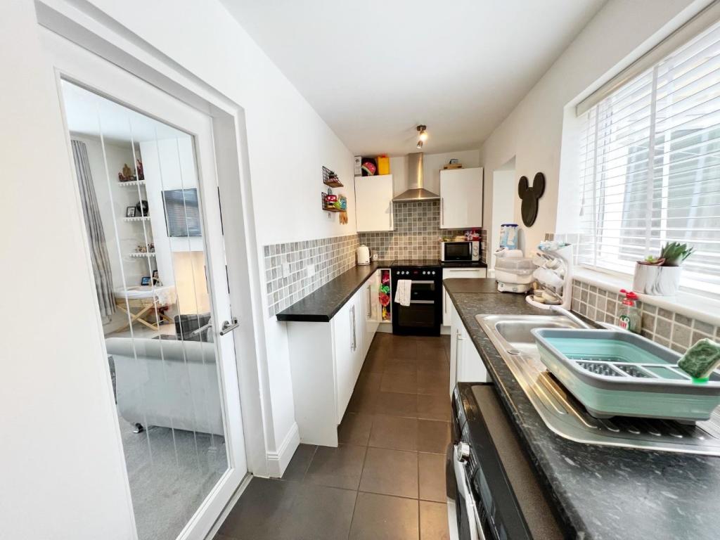 Kitchen 4.jpg