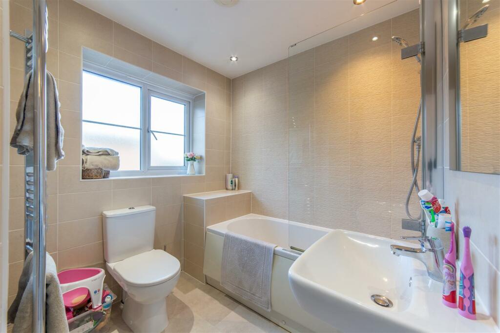 209 Cwrt Celyn-8.jpg