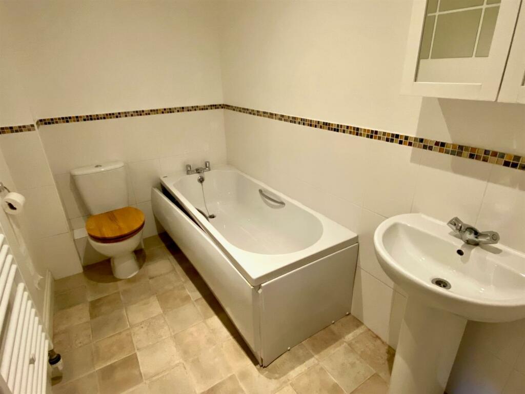 spring place court 63 bathroom.jpg