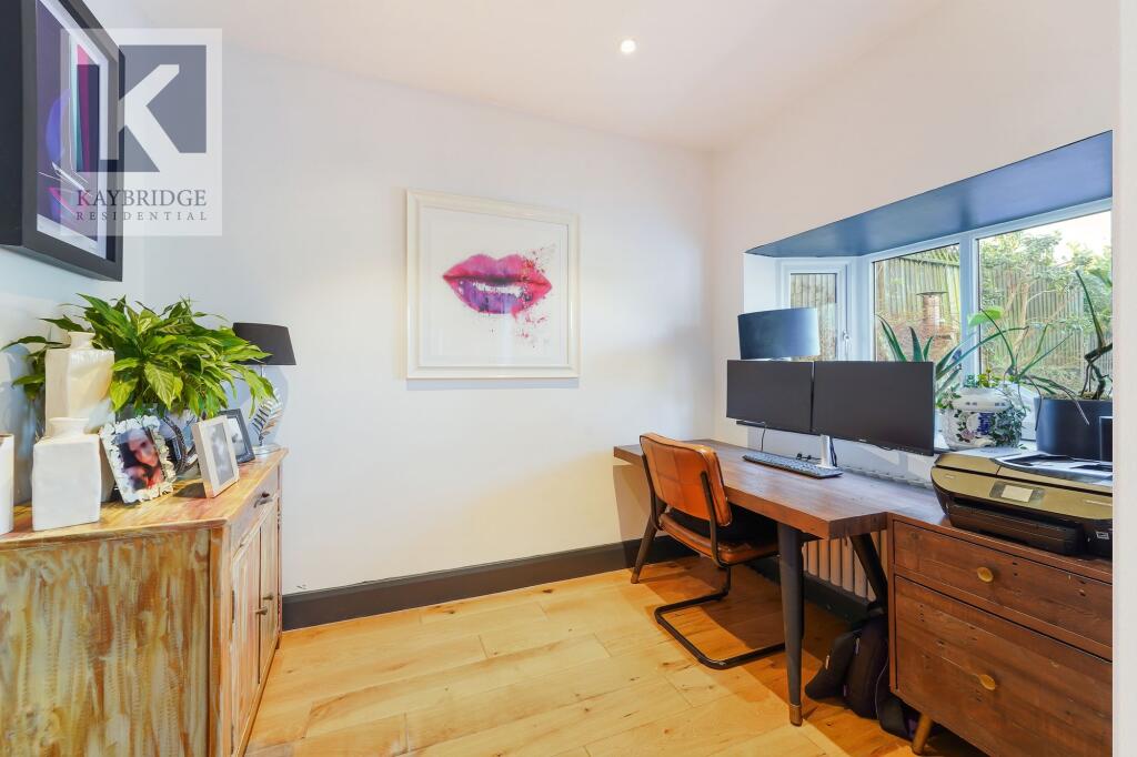 St. Clair Drive, Worcester Park - KT4 8UG