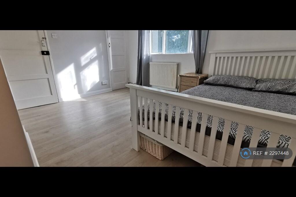 Spacious Double Room 3