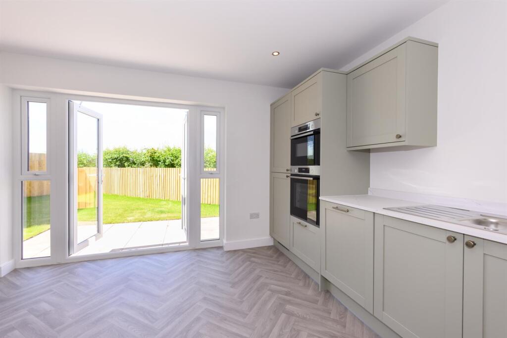 OPEN PLAN LIVING KITCHEN