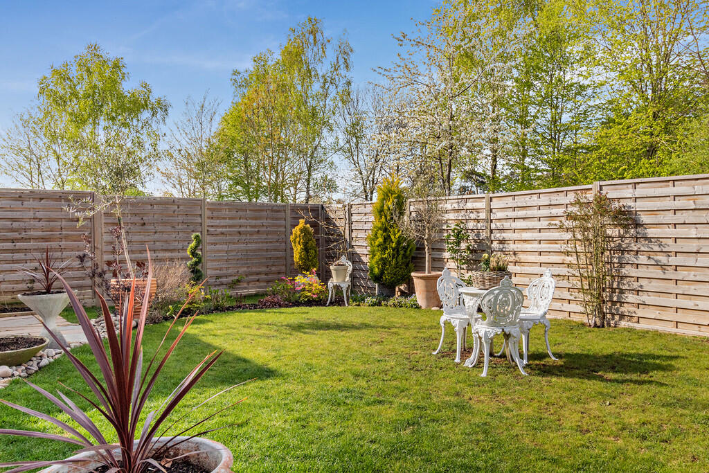 8643938-exterior0...