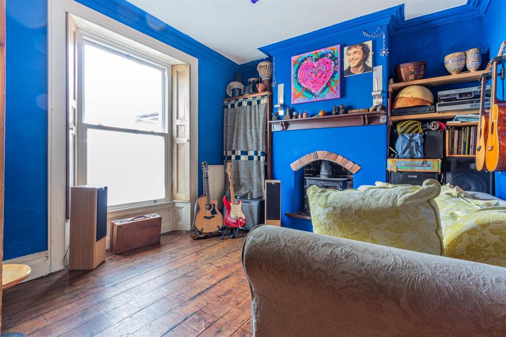 Romilly Crescent 31-11.jpg