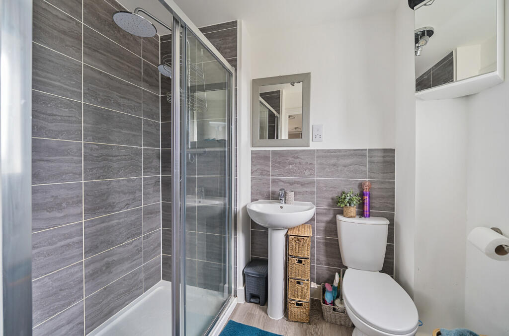 1328161-7-687e5b2...