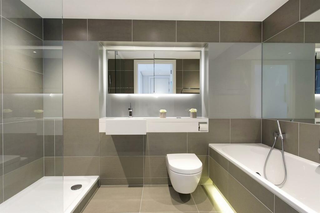 25-Bath.JPG