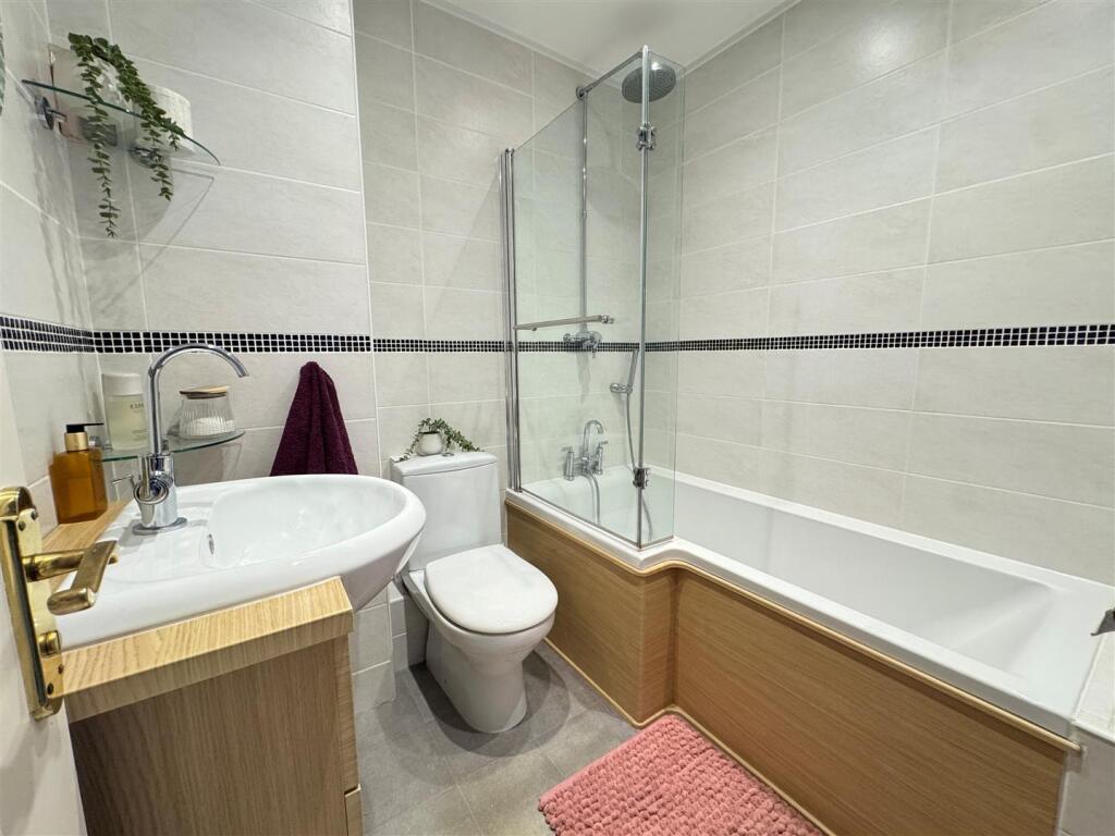 Bathroom.jpg