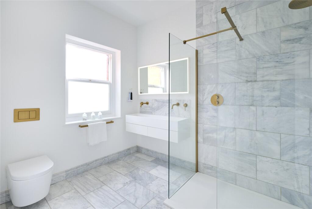 En Suite Shower Room