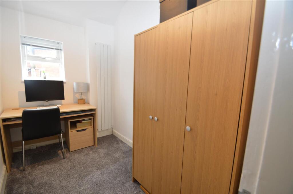 BEDROOM 2