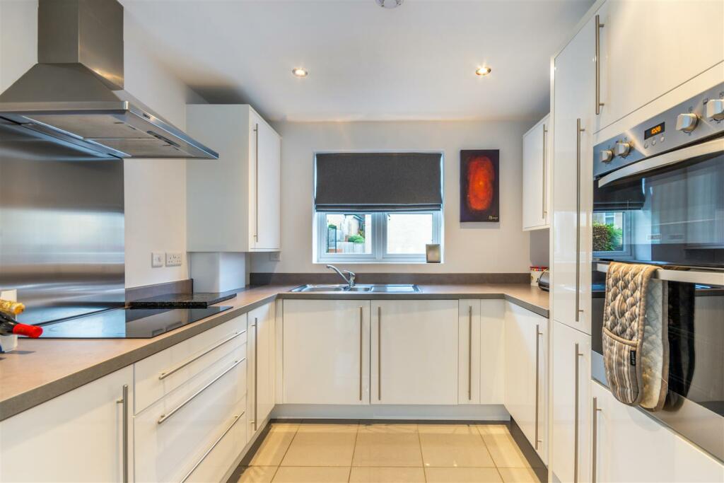 8627852-interior16.jpg
