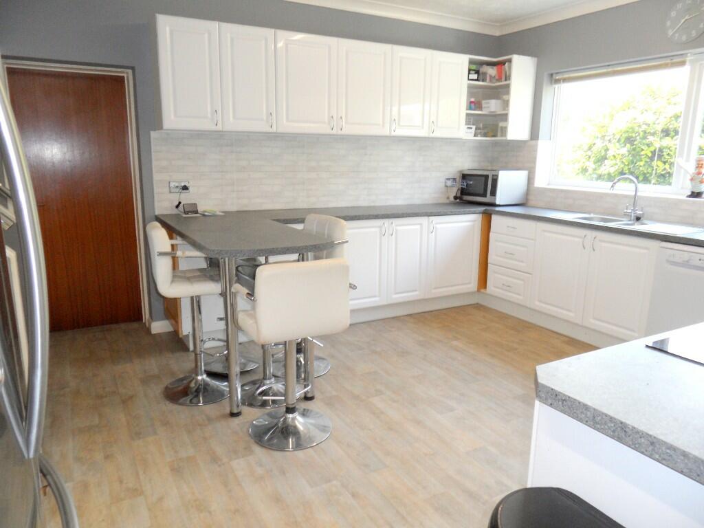KITCHEN/BREAKFAST RM